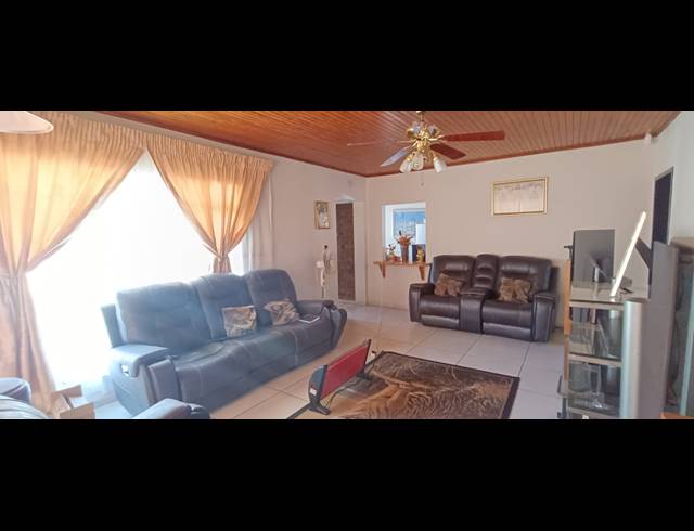 3 BEDROOM HOUSE FOR SALE IN VANDERBIJLPARK CE 5